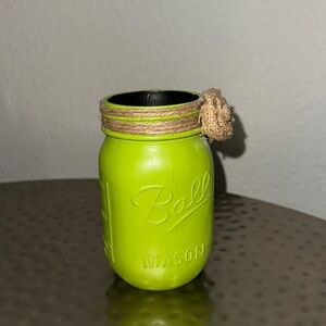 Green and twine flower mason jar